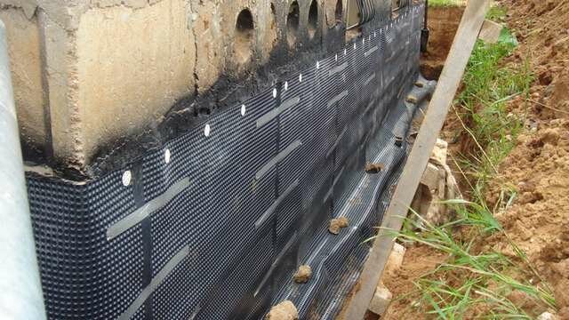 Гидроизоляция фундамента рулонными материалами